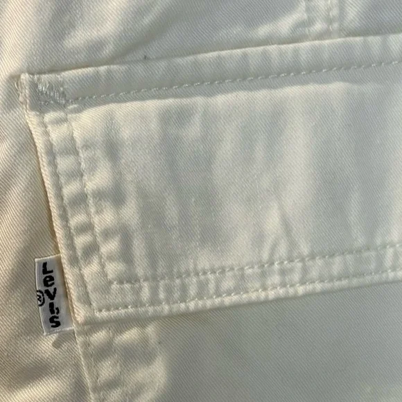Levi’s Women’s ‘94 Baggy Cargo Pants in Cream/White #15 - Picture 6 of 7